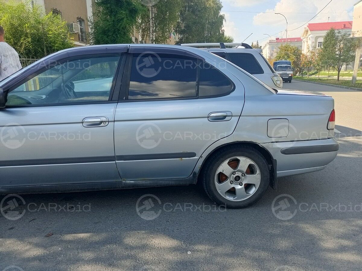 Nissan Sunny 2000