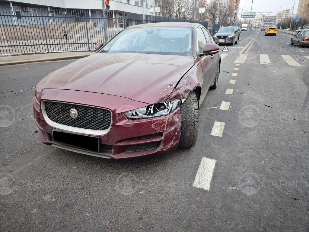 Jaguar XE 2016